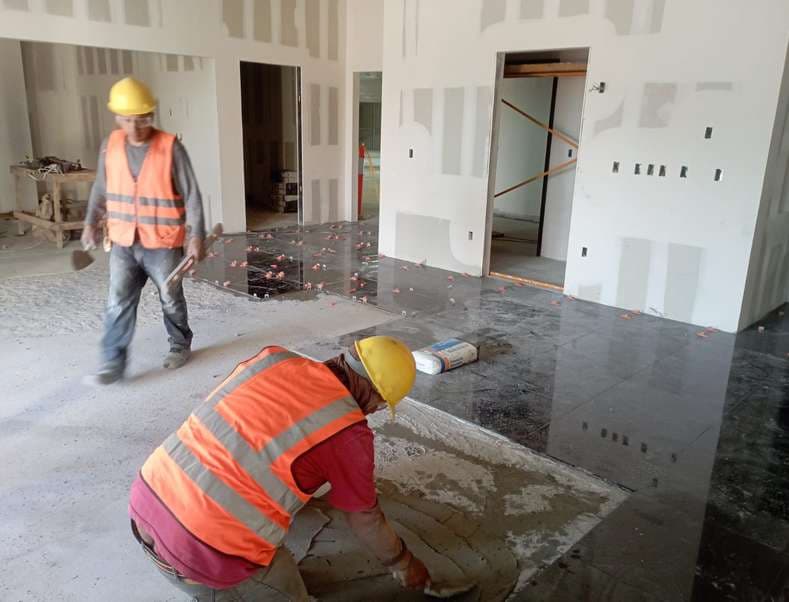 Colocación de cerámica y acabados de piso