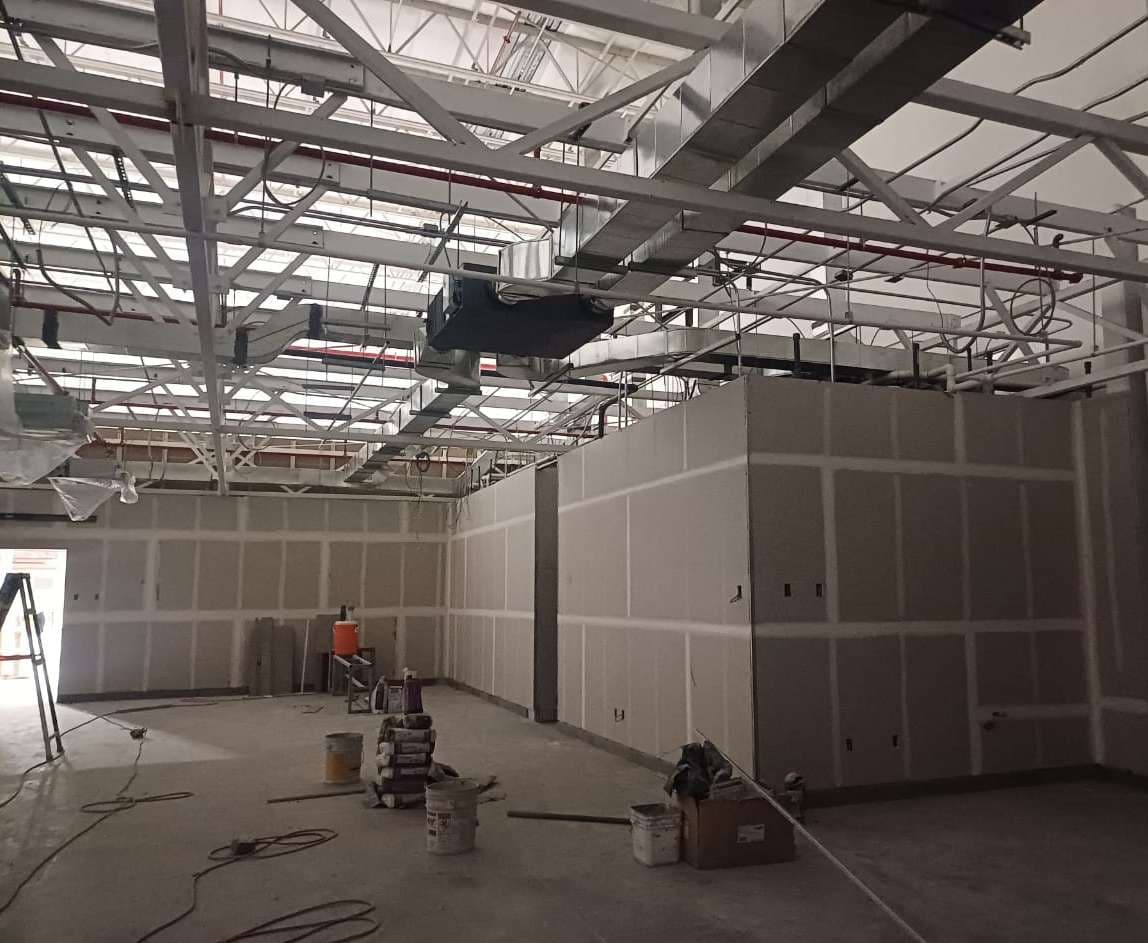 Proyecto Danfoss HEX en Apodaca: tablaroca, plafones y muros