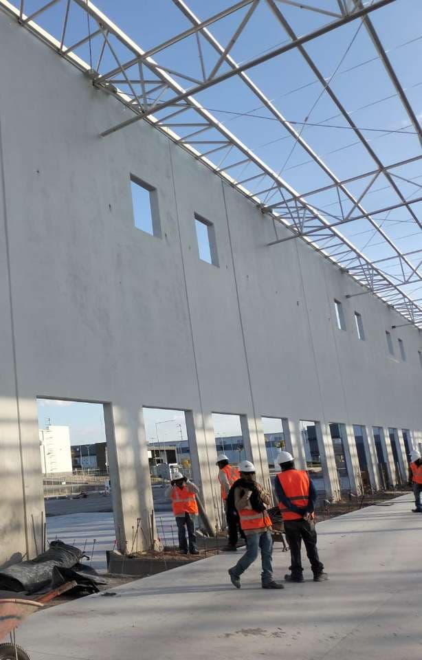 Detalle de fachada industrial ejecutada por Grupo BAXE